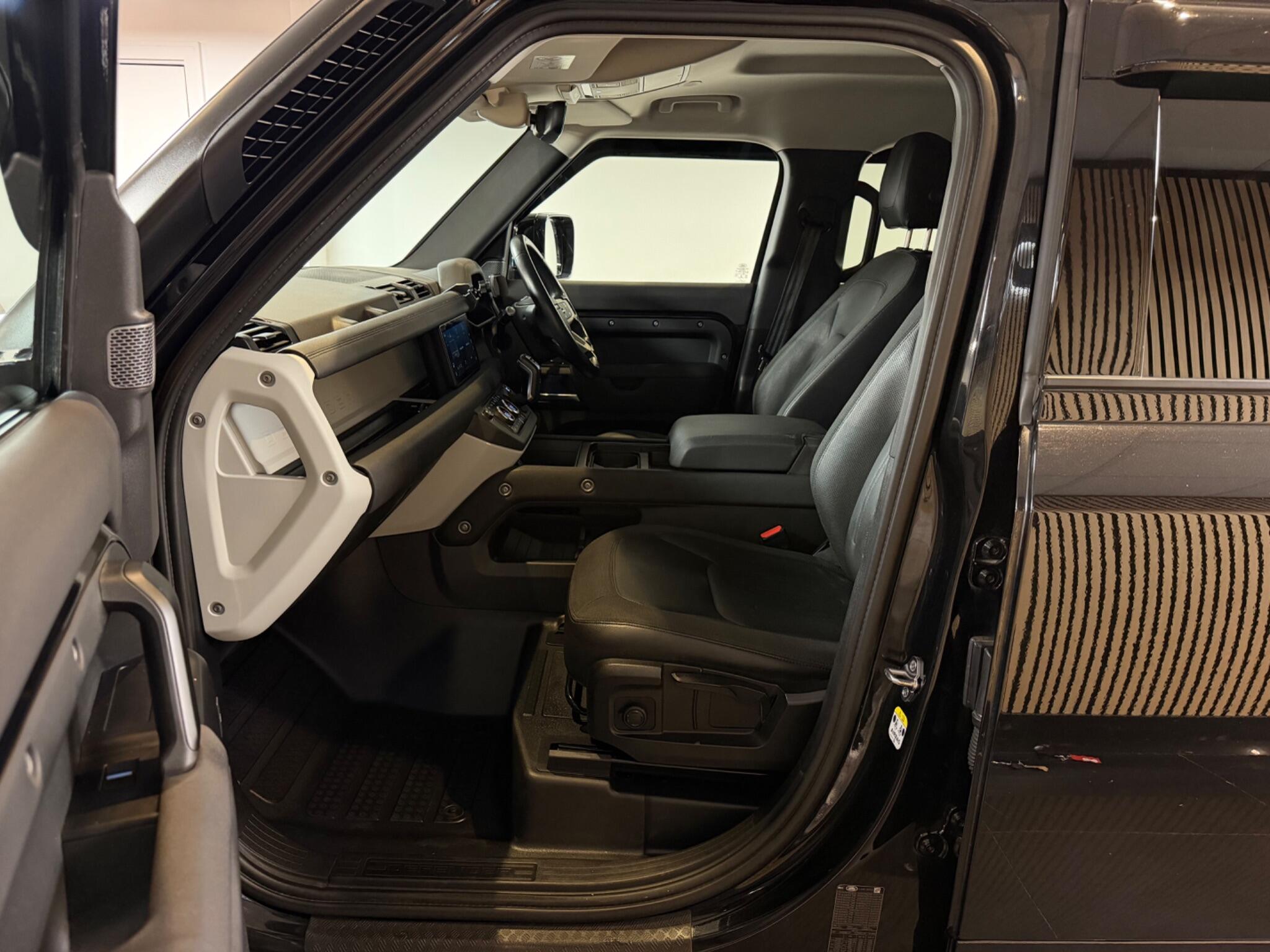 Land Rover Defender 110